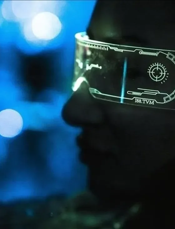 بين الإنسان والذكاء الاصطناعي