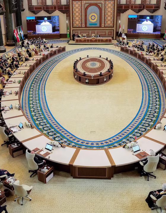 شطرنج کے پیادے، تلواروں کے سوداگر اور جلتا ہوا مشرق