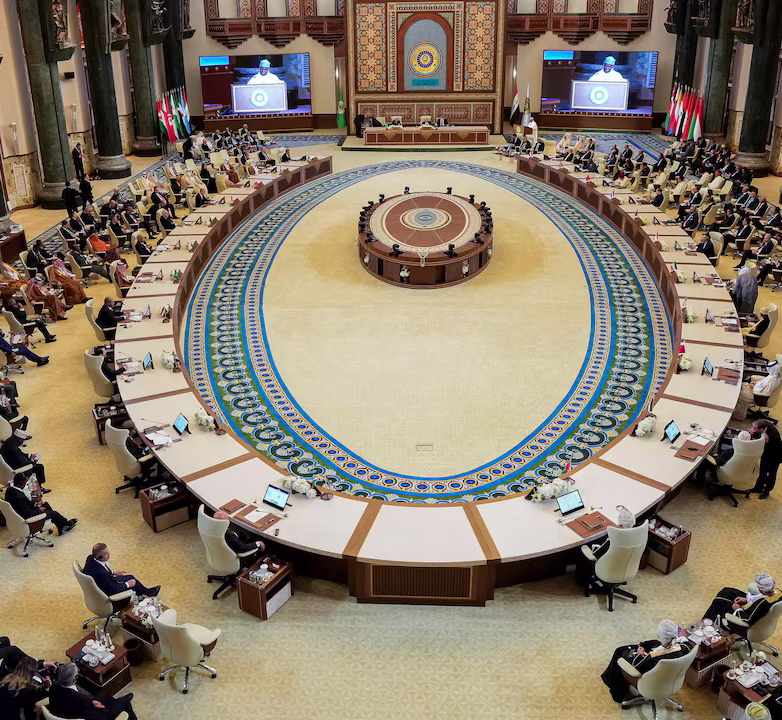 شطرنج کے پیادے، تلواروں کے سوداگر اور جلتا ہوا مشرق